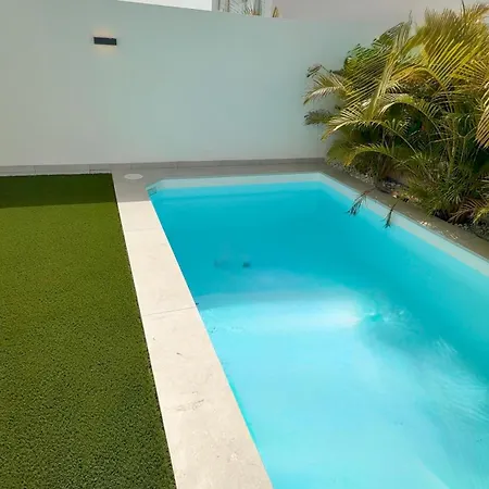 Villa Alma Nomada With Heated Pool & Solarium & Barbacue & Chillout Ideal For Families Corralejo